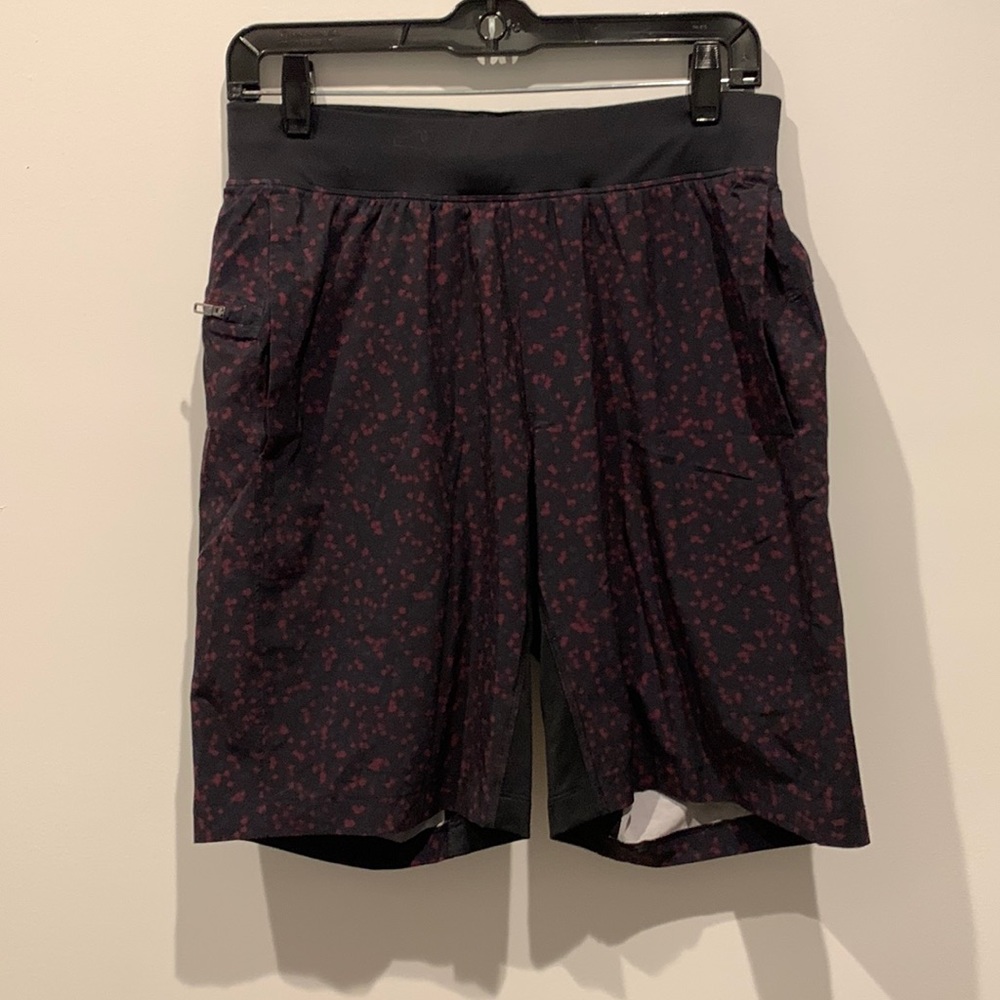 MEN’S Lululemon Lined Shorts